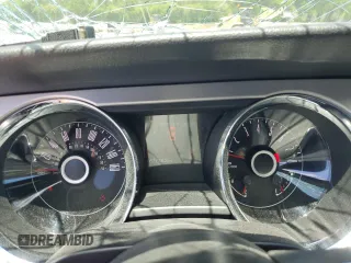 2014 Ford Mustang V6 z VIN 1ZVBP8AM9E5318520, wystawiony jako Copart lot #58080755 z przebiegiem 67 778 mil mil oraz Szkoda całkowita • Salvage title. Historia ofert i sprzedaży dostępna na DreamBid. Obrazek 9.