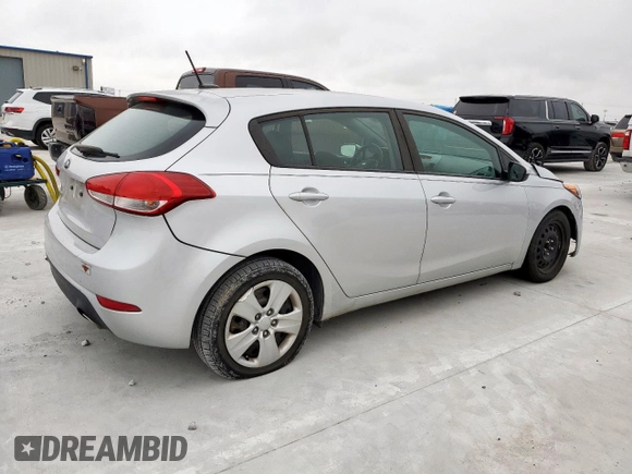 2016 Kia Forte LX z VIN KNAFK5A89G5607515, wystawiony jako Copart lot #59847625 z przebiegiem 98 917 mil mil oraz Czysty tytuł • Clean title. Historia ofert i sprzedaży dostępna na DreamBid. Obrazek 3.