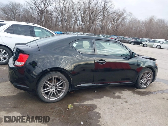 2012 Scion tC z VIN JTKJF5C72C3024241, wystawiony jako IAAI lot #41750123 z przebiegiem 136 695 mil mil oraz . Historia ofert i sprzedaży dostępna na DreamBid. Obrazek 13.
