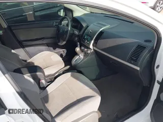 2012 Nissan Sentra 2.0 z VIN 3N1AB6AP0CL701340, wystawiony jako IAAI lot #42094800 z przebiegiem 189 128 mil mil oraz . Historia ofert i sprzedaży dostępna na DreamBid. Obrazek 5.