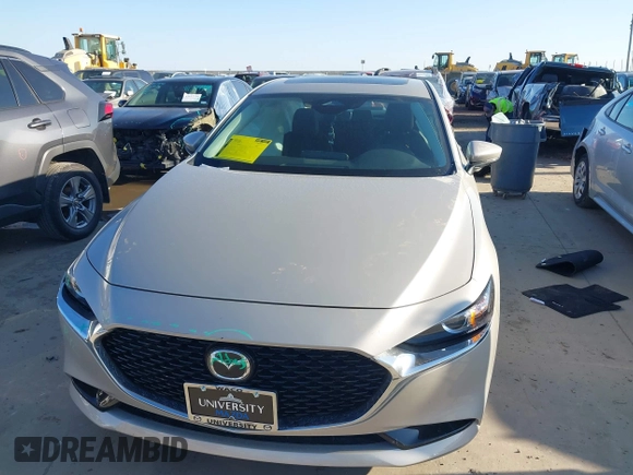 2025 Mazda 3 S Preferred with VIN 3MZBPACM9SM450395, listed as a IAAI auction lot 41132298 with 773 mi miles and . Bid and sale history available at DreamBid. Image 12.