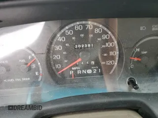 2005 Ford Crown Victoria LX z VIN 2FAFP74W05X122403, wystawiony jako Copart lot #45305825 z przebiegiem 202 381 mil mil oraz Szkoda całkowita • Salvage title. Historia ofert i sprzedaży dostępna na DreamBid. Obrazek 9.