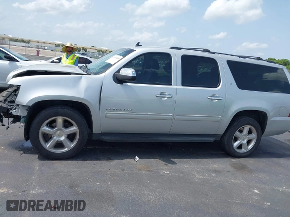 2013 Chevrolet Suburban LT with VIN 1GNSCJE08DR378459, listed as a IAAI auction lot 42453650 with 179,156 mi miles and . Bid and sale history available at DreamBid. Image 15.