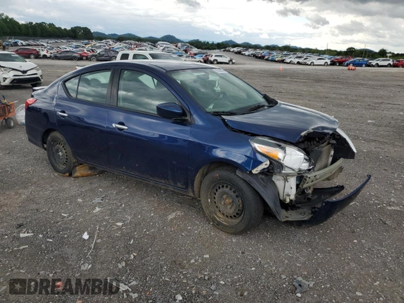2019 Nissan Versa SV z VIN 3N1CN7AP8KL864080, wystawiony jako Copart lot #55659895 z przebiegiem 107 552 mil mil oraz Szkoda całkowita • Salvage title. Historia ofert i sprzedaży dostępna na DreamBid. Obrazek 4.