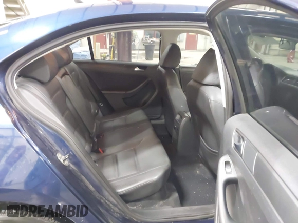 2011 Volkswagen Jetta SE z VIN 3VWDZ7AJ6BM105985, wystawiony jako IAAI lot #41818129 z przebiegiem 126 051 mil mil oraz . Historia ofert i sprzedaży dostępna na DreamBid. Obrazek 8.
