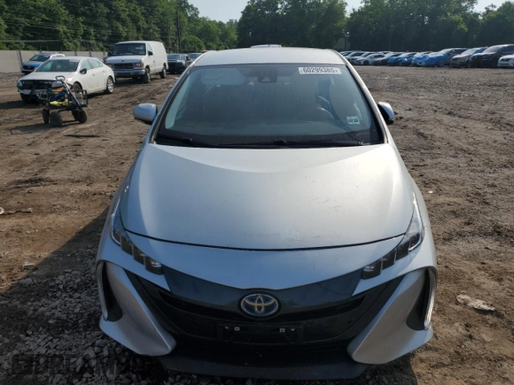 2017 Toyota Prius Plus with VIN JTDKARFP6H3045291, listed as a Copart auction lot 60299385 with 26,917 mi miles and Salvage title. Bid and sale history available at DreamBid. Image 5.