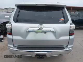 2017 Toyota 4Runner SR5 z VIN JTEBU5JR3H5427660, wystawiony jako IAAI lot #42477925 z przebiegiem 95 815 mil mil oraz . Historia ofert i sprzedaży dostępna na DreamBid. Obrazek 17.