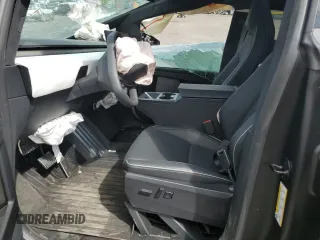 2024 Tesla Cybertruck z VIN 7G2CEHEDXRA013484, wystawiony jako Copart lot #68049444 z przebiegiem 2869 mil mil oraz Szkody całkowita. Historia ofert i sprzedaży dostępna na DreamBid. Obrazek 7.