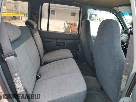 1996 Ford Explorer XLT z VIN 1FMDU32P7TZA15088, wystawiony jako Copart lot #88588765 z przebiegiem 79 106 mil mil oraz Szkoda całkowita • Salvage title. Historia ofert i sprzedaży dostępna na DreamBid. Obrazek 12.