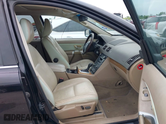 2007 Volvo XC90 I6 with VIN YV4CY982X71364072, listed as a IAAI auction lot 42048060 with 195,900 mi miles. Bid and sale history available at carsss.com. Image 5.