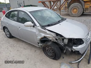 2010 Hyundai Elantra GLS z VIN KMHDU4AD7AU880988, wystawiony jako IAAI lot #42243242 z przebiegiem 256 428 mil mil oraz . Historia ofert i sprzedaży dostępna na DreamBid. Obrazek 1.