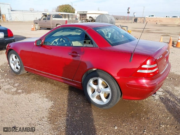 2001 Mercedes-Benz SLK-Class with VIN WDBKK65F71F188015, listed as a IAAI auction lot 40844432 with 115,156 mi miles. Bid and sale history available at carsss.com. Image 3.