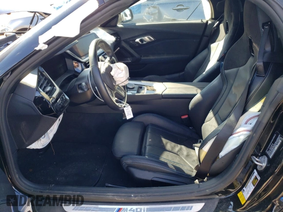 2021 BMW Z4 sDriveM40i z VIN WBAHF9C06MWX23868, wystawiony jako Copart lot #41820873 z przebiegiem 5325 mil mil oraz . Historia ofert i sprzedaży dostępna na DreamBid. Obrazek 7.