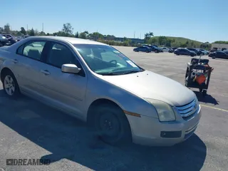 2008 Ford Fusion SE with VIN 3FAHP07158R207787, listed as a IAAI auction lot 41675088 with 198,797 mi miles. Bid and sale history available at carsss.com. Image 1.