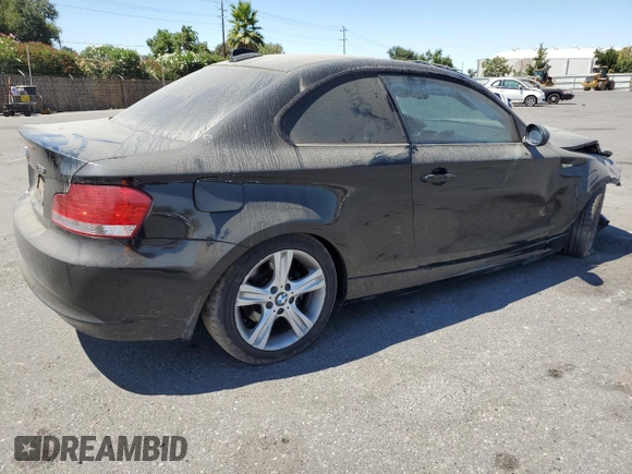 2009 BMW 1 Series 128i z VIN WBAUP73579VF06955, wystawiony jako Copart lot #68562684 z przebiegiem Nie podano mil oraz Szkoda całkowita • Salvage title. Historia ofert i sprzedaży dostępna na DreamBid. Obrazek 3.
