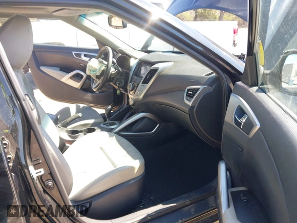 2013 Hyundai Veloster w/Gray Int with VIN KMHTC6AD9DU137473, listed as a IAAI auction lot 41846203 with 67,781 mi miles. Bid and sale history available at carsss.com. Image 5.
