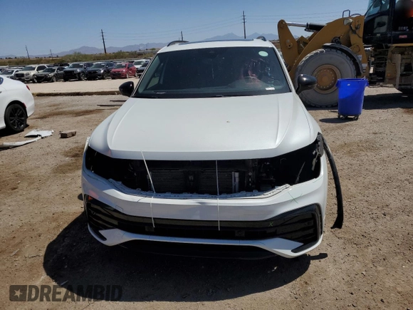 2023 Volkswagen Tiguan SE R-Line Black z VIN 3VVCB7AX7PM100553, wystawiony jako Copart lot #55635535 z przebiegiem 33 596 mil mil oraz Szkoda całkowita • Salvage title. Historia ofert i sprzedaży dostępna na DreamBid. Obrazek 5.
