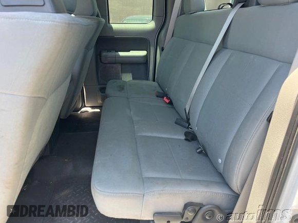2007 Ford F-150 XLT z VIN 1FTPX12577NA29467, wystawiony jako IAAI lot #42821257 z przebiegiem 232 996 mil mil oraz . Historia ofert i sprzedaży dostępna na DreamBid. Obrazek 8.