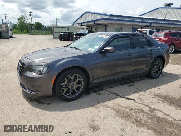 2015 Chrysler 300 S z VIN 2C3CCAGG8FH899454, wystawiony jako Copart lot #59947615 z przebiegiem 113 942 mil mil oraz Szkoda całkowita • Salvage title. Historia ofert i sprzedaży dostępna na DreamBid. Obrazek 1.