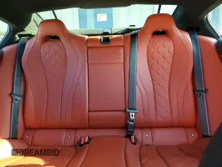 2022 BMW M8 Competition z VIN WBSGV0C08NCH18537, wystawiony jako Copart lot #50767325 z przebiegiem 46 180 mil mil oraz Tytuł czysty. Historia ofert i sprzedaży dostępna na DreamBid. Obrazek 10.