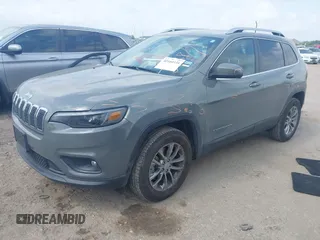 2020 Jeep Cherokee Latitude Plus z VIN 1C4PJMLBXLD568074, wystawiony jako IAAI lot #42164034 z przebiegiem 75 448 mil mil oraz . Historia ofert i sprzedaży dostępna na DreamBid. Obrazek 18.