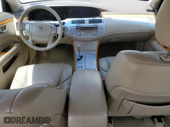 2005 Toyota Avalon XL z VIN 4T1BK36B25U061701, wystawiony jako Copart lot #58007825 z przebiegiem 207 885 mil mil oraz Szkoda całkowita • Salvage title. Historia ofert i sprzedaży dostępna na DreamBid. Obrazek 8.