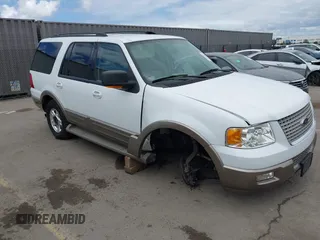 2004 Ford Expedition Eddie Bauer with VIN 1FMPU17L14LA05104, listed as a IAAI auction lot 42064535 with 249,614 mi miles. Bid and sale history available at carsss.com. Image 1.