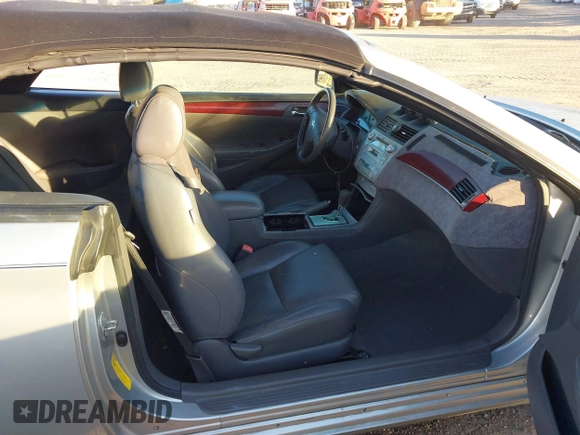 2005 Toyota Solara SE z VIN 4T1FA38P65U040475, wystawiony jako IAAI lot #41816379 z przebiegiem 174 402 mil mil oraz . Historia ofert i sprzedaży dostępna na DreamBid. Obrazek 5.