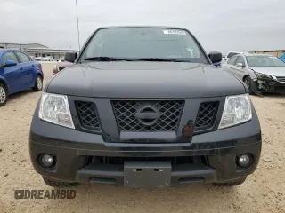 2020 Nissan Frontier S z VIN 1N6ED0EA6LN715090, wystawiony jako Copart lot #46193545 z przebiegiem 57 848 mil mil oraz Czysty tytuł • Clean title. Historia ofert i sprzedaży dostępna na DreamBid. Obrazek 5.