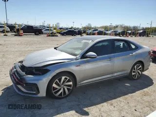 2019 Volkswagen Jetta GLI S z VIN 3VW6T7BU2KM254364, wystawiony jako Copart lot #53182095 z przebiegiem 63 972 mil mil oraz Szkody całkowita. Historia ofert i sprzedaży dostępna na DreamBid. Obrazek 1.