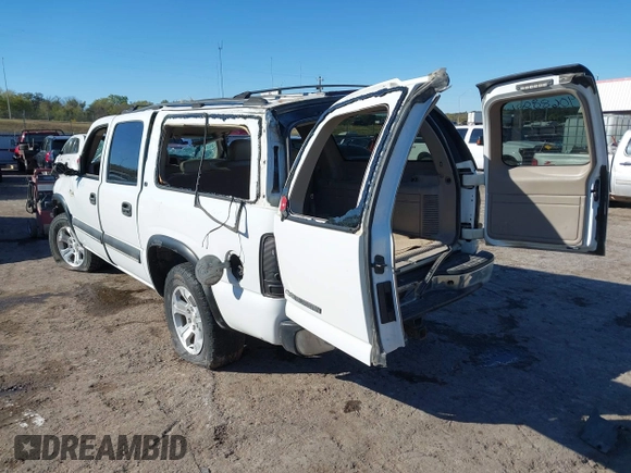 2002 Chevrolet Suburban LT with VIN 1GNFK16Z52J166390, listed as a IAAI auction lot 40688021 with 319,381 mi miles. Bid and sale history available at carsss.com. Image 3.