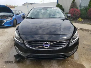 2017 Volvo S60 Inscription z VIN LYV402HK3HB132249, wystawiony jako Copart lot #62182244 z przebiegiem 58 716 mil mil oraz Szkoda całkowita • Salvage title. Historia ofert i sprzedaży dostępna na DreamBid. Obrazek 5.