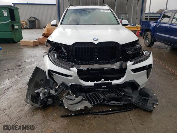2025 BMW X7 xDrive40i with VIN 5UX23EM08S9X18092, listed as a Copart auction lot 83699854 with 3,515 mi miles and Salvage Title. Bid and sale history available at carsss.com. Image 5.