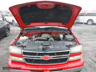 2006 Chevrolet Silverado 1500 LT2 with VIN 1GCEK19B06Z140810, listed as a IAAI auction lot 41564712 with 352,233 mi miles. Bid and sale history available at carsss.com. Image 10.