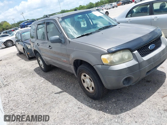2006 Ford Escape XLS with VIN 1FMYU02Z46KA87526, listed as a IAAI auction lot 42142223 with 197,267 mi miles. Bid and sale history available at carsss.com. Image 1.
