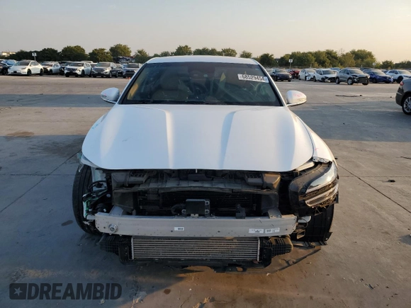 2022 Genesis G70 3.3T with VIN KMTG54TE0NU082165, listed as a Copart auction lot 68529454 with 33,500 mi miles and Salvage Title. Bid and sale history available at carsss.com. Image 5.