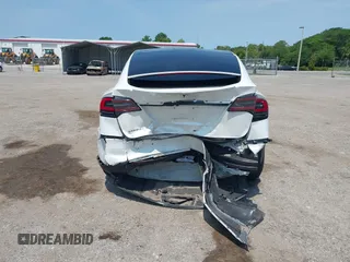 2016 Tesla Model X 70D z VIN 5YJXCBE25GF029372, wystawiony jako IAAI lot #42325335 z przebiegiem 80 071 mil mil oraz . Historia ofert i sprzedaży dostępna na DreamBid. Obrazek 16.