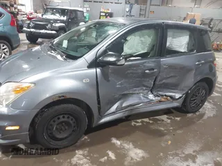 2006 Scion xA z VIN JTKKT604665009022, wystawiony jako IAAI lot #41499533 z przebiegiem 184 267 mil mil oraz . Historia ofert i sprzedaży dostępna na DreamBid. Obrazek 6.
