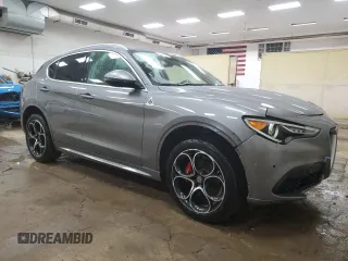 2020 Alfa Romeo Stelvio Ti z VIN ZASPAKBN1L7C88968, wystawiony jako Copart lot #51223235 z przebiegiem 79 530 mil mil oraz Szkoda całkowita • Salvage title. Historia ofert i sprzedaży dostępna na DreamBid. Obrazek 4.