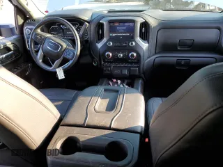 2022 GMC Sierra 3500HD Denali z VIN 1GT49WEY1NF311546, wystawiony jako Copart lot #69049904 z przebiegiem 32 844 mil mil oraz Szkody całkowita. Historia ofert i sprzedaży dostępna na DreamBid. Obrazek 8.