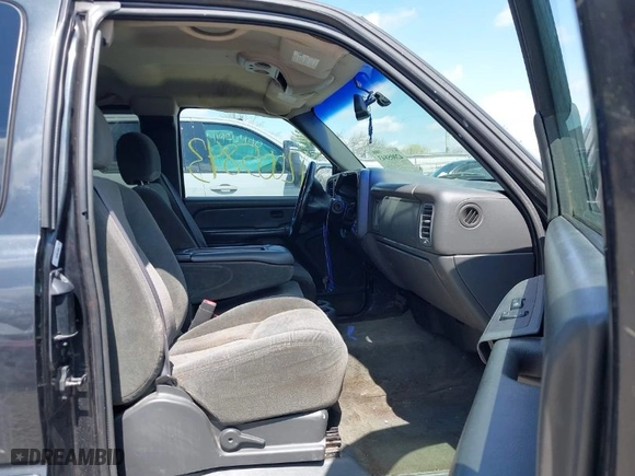 2003 Chevrolet Silverado 1500 LS with VIN 2GCEK19T931157408, listed as a IAAI auction lot 42005843 with 214,348 mi miles. Bid and sale history available at carsss.com. Image 5.