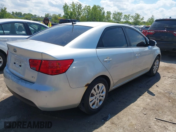 2010 Kia Forte EX z VIN KNAFU4A2XA5838916, wystawiony jako IAAI lot #42380123 z przebiegiem 153 033 mil mil oraz . Historia ofert i sprzedaży dostępna na DreamBid. Obrazek 4.