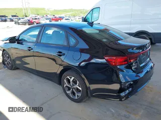 2019 Kia Forte LXS z VIN 3KPF24AD9KE060124, wystawiony jako IAAI lot #42594798 z przebiegiem 134 253 mil mil oraz . Historia ofert i sprzedaży dostępna na DreamBid. Obrazek 3.
