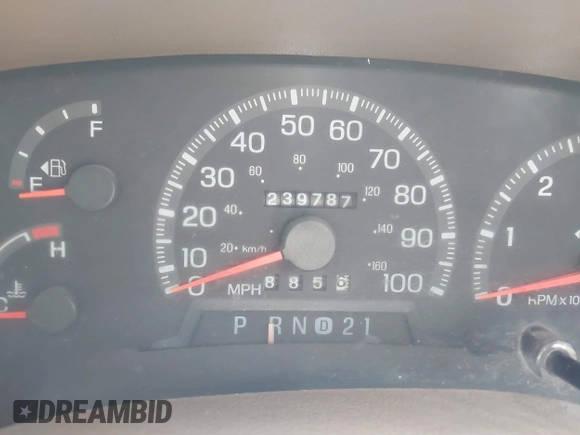 1998 Ford Expedition XLT with VIN 1FMRU17L7WLC03522, listed as a IAAI auction lot 41435642 with 239,787 mi miles. Bid and sale history available at carsss.com. Image 7.
