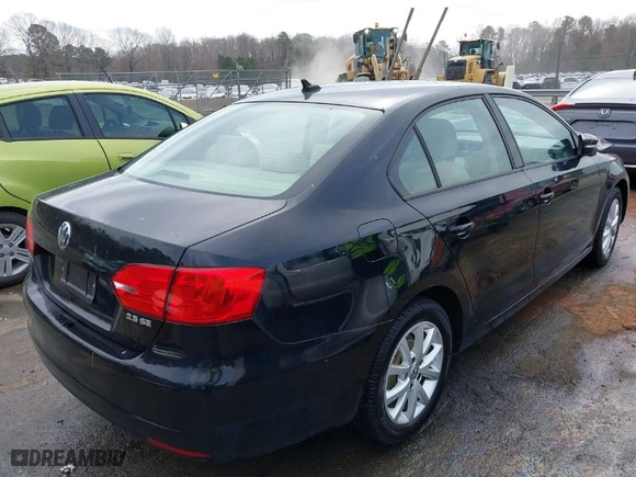 2011 Volkswagen Jetta Sedan SE with VIN 3VWBX7AJ3BM328689, listed as a IAAI auction lot 41710348 with NaN miles. Bid and sale history available at carsss.com. Image 4.