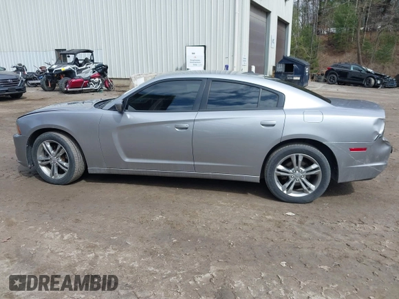 2013 Dodge Charger SXT z VIN 2C3CDXJG9DH678838, wystawiony jako IAAI lot #41901113 z przebiegiem 134 068 mil mil oraz . Historia ofert i sprzedaży dostępna na DreamBid. Obrazek 14.