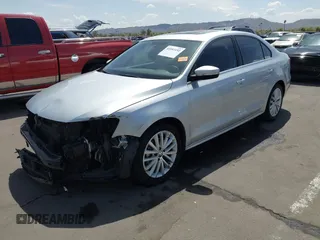2015 Volkswagen Jetta SE z VIN 3VWD17AJ4FM336834, wystawiony jako IAAI lot #41953192 z przebiegiem 40 893 mil mil oraz . Historia ofert i sprzedaży dostępna na DreamBid. Obrazek 18.