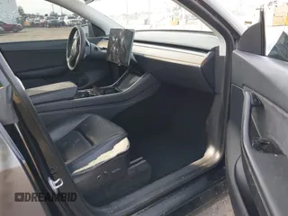 2021 Tesla Model Y Long Range with VIN 5YJYGDEE6MF111993, listed as a IAAI auction lot 41600578 with Not Provided miles. Bid and sale history available at carsss.com. Image 5.