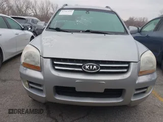 2005 Kia Sportage LX with VIN KNDJE723257071317, listed as a IAAI auction lot 41547643 with 267,610 mi miles and . Bid and sale history available at carsss.com. Image 6.