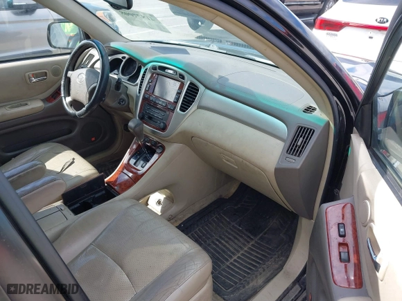 2004 Toyota Highlander with VIN JTEEP21AX40008810, listed as a IAAI auction lot 41877008 with 215,800 mi miles. Bid and sale history available at carsss.com. Image 5.